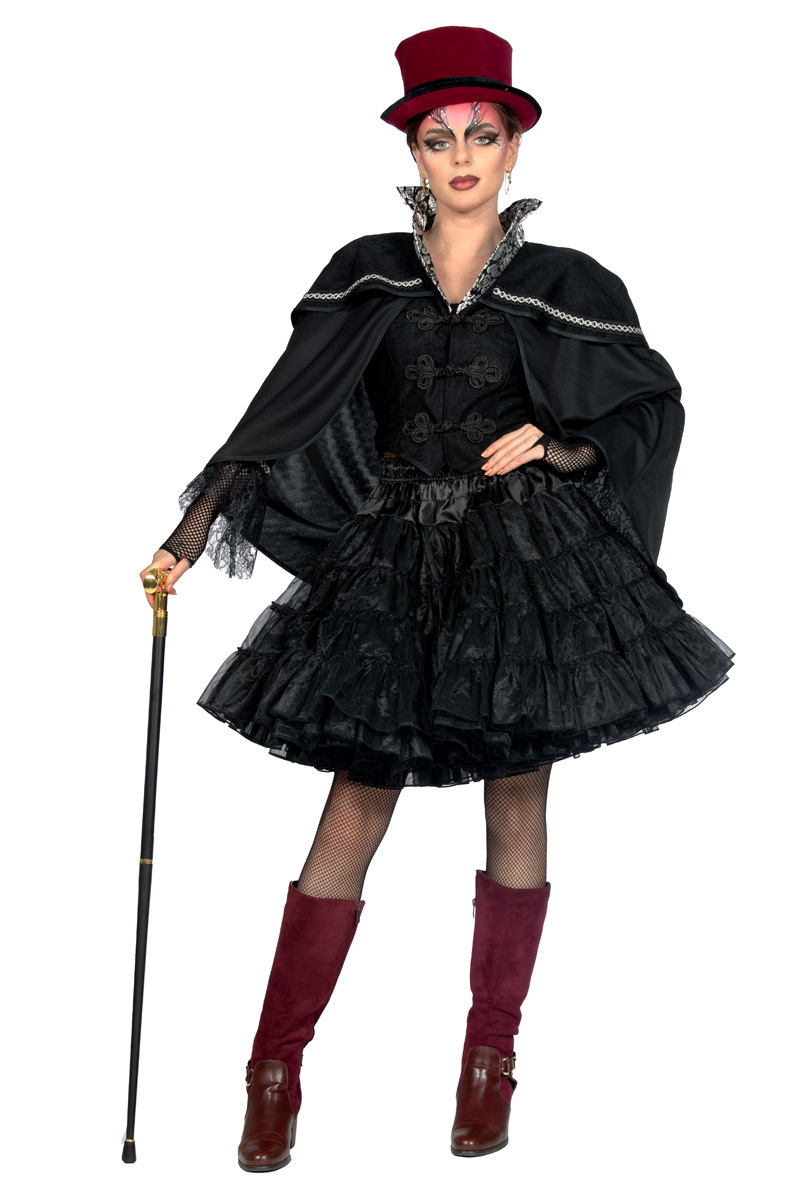 Gothic cape dame