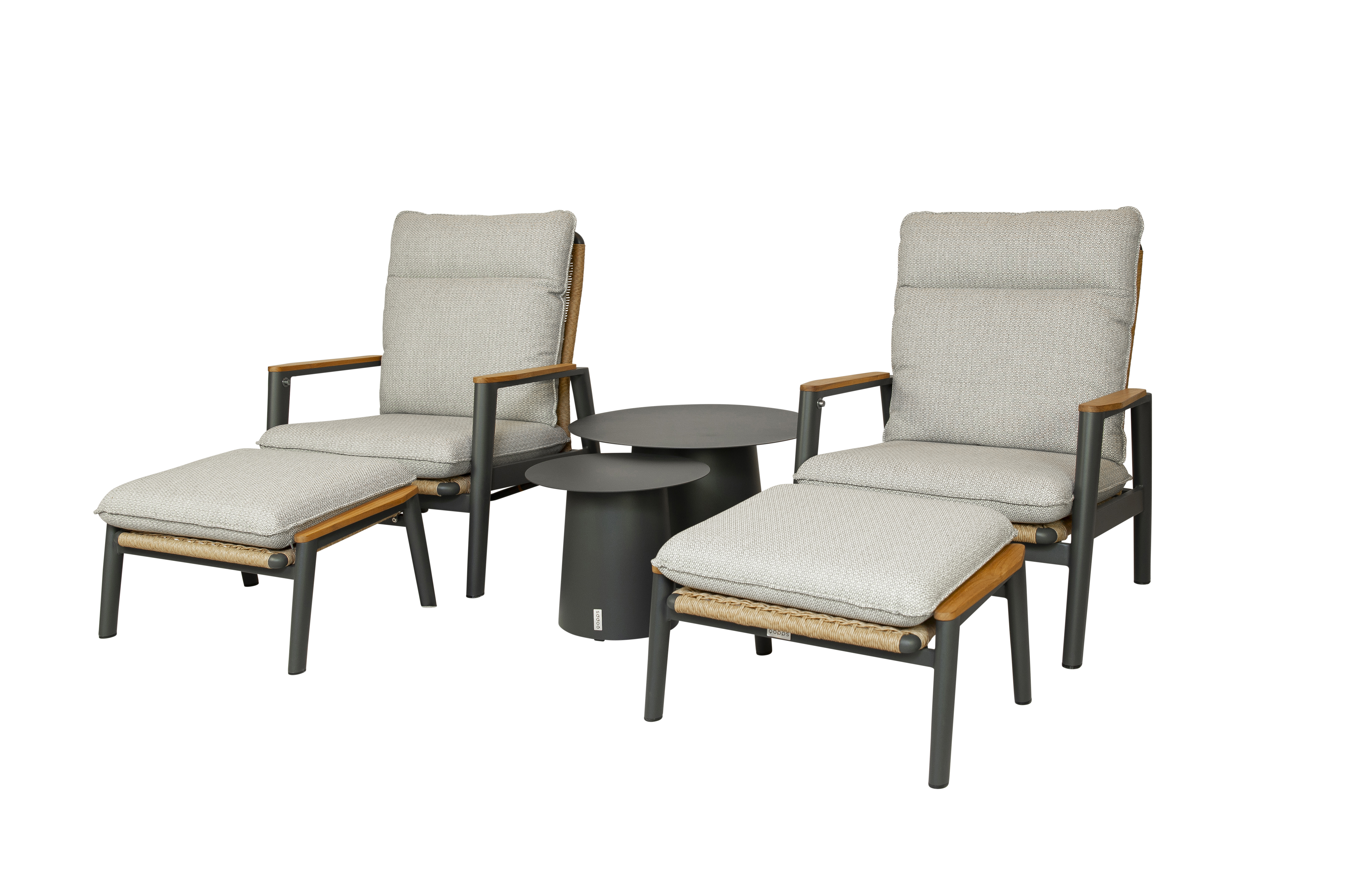 Qopps 2 Yvori loungestoelen met 2 voetenbanken en 2 Okios koffietafeltjes