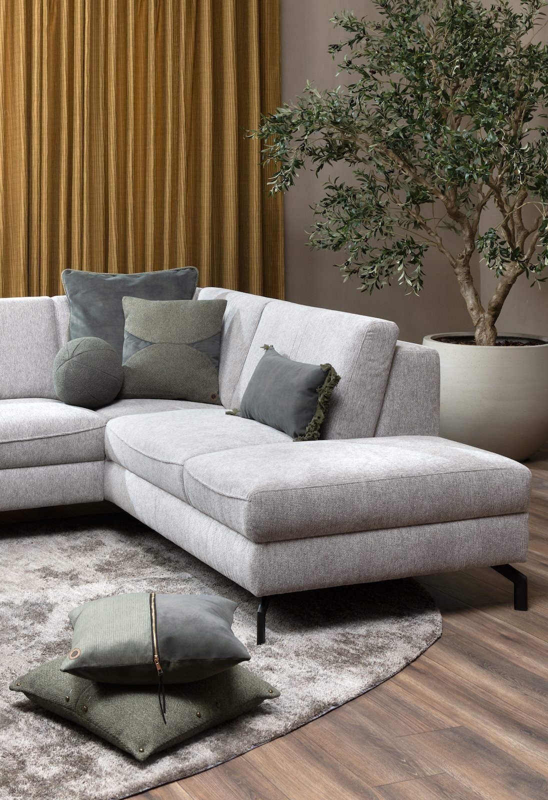 Coco Maison Timeless set van 6 kussens olijf